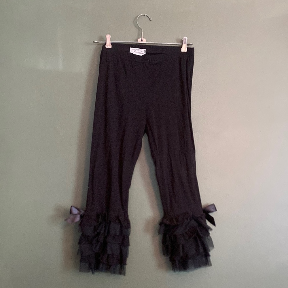 BLACK ruffle bottom leggings yoga pants